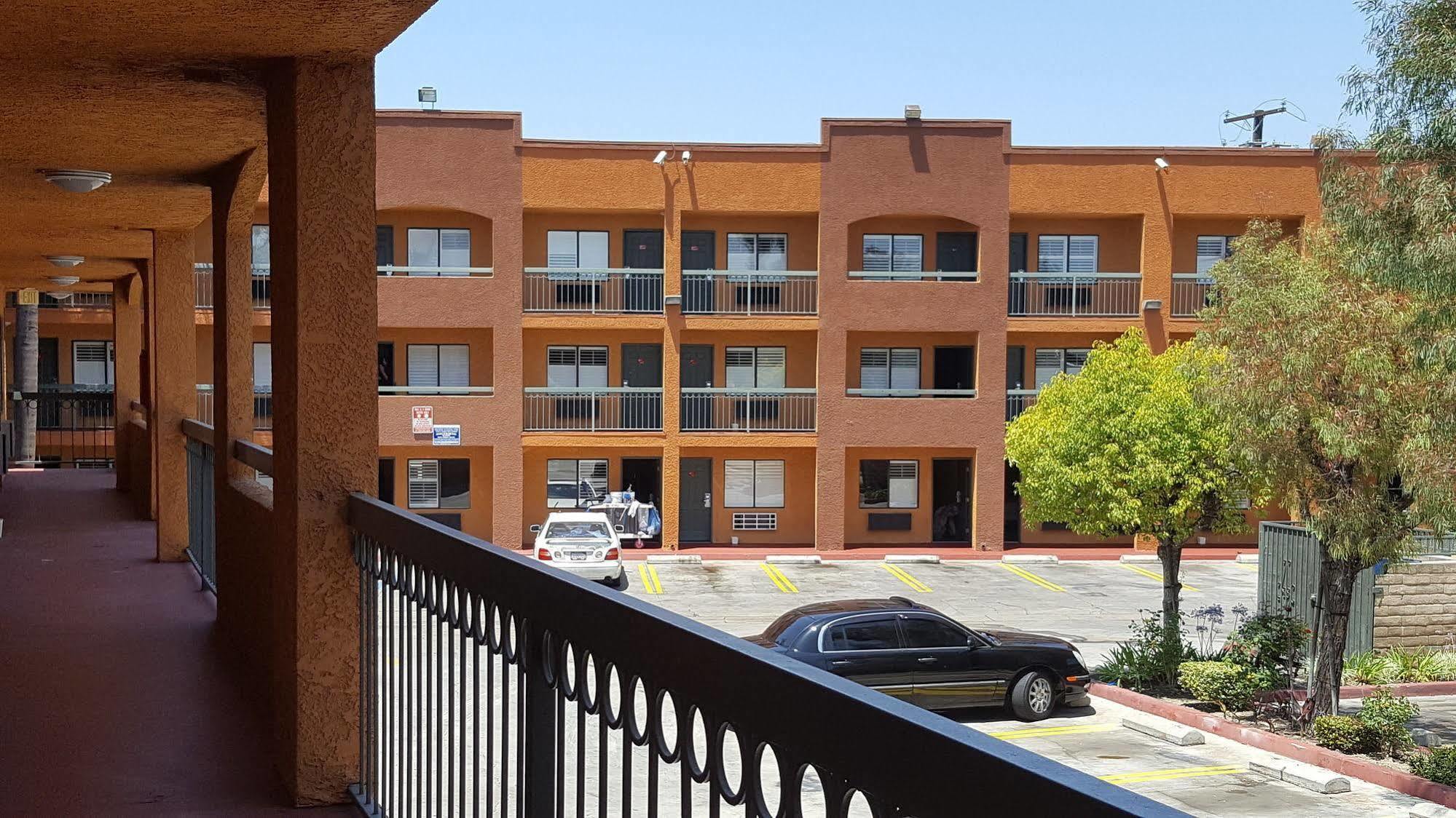 Travel Plaza Inn Compton Exterior photo